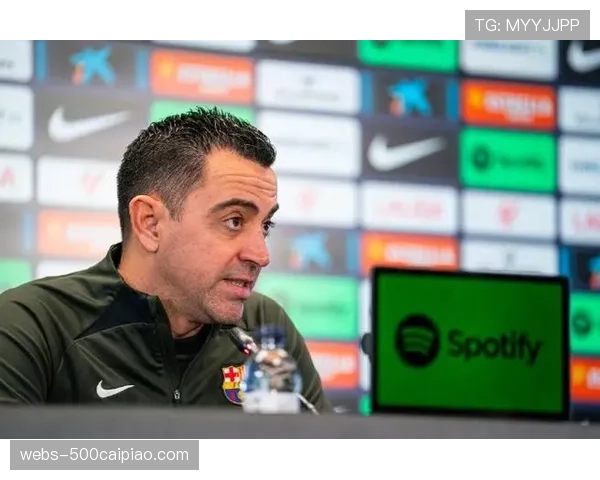 阿拉维斯主帅赛前发布会强调，对阵巴萨将重点封锁两个边路。